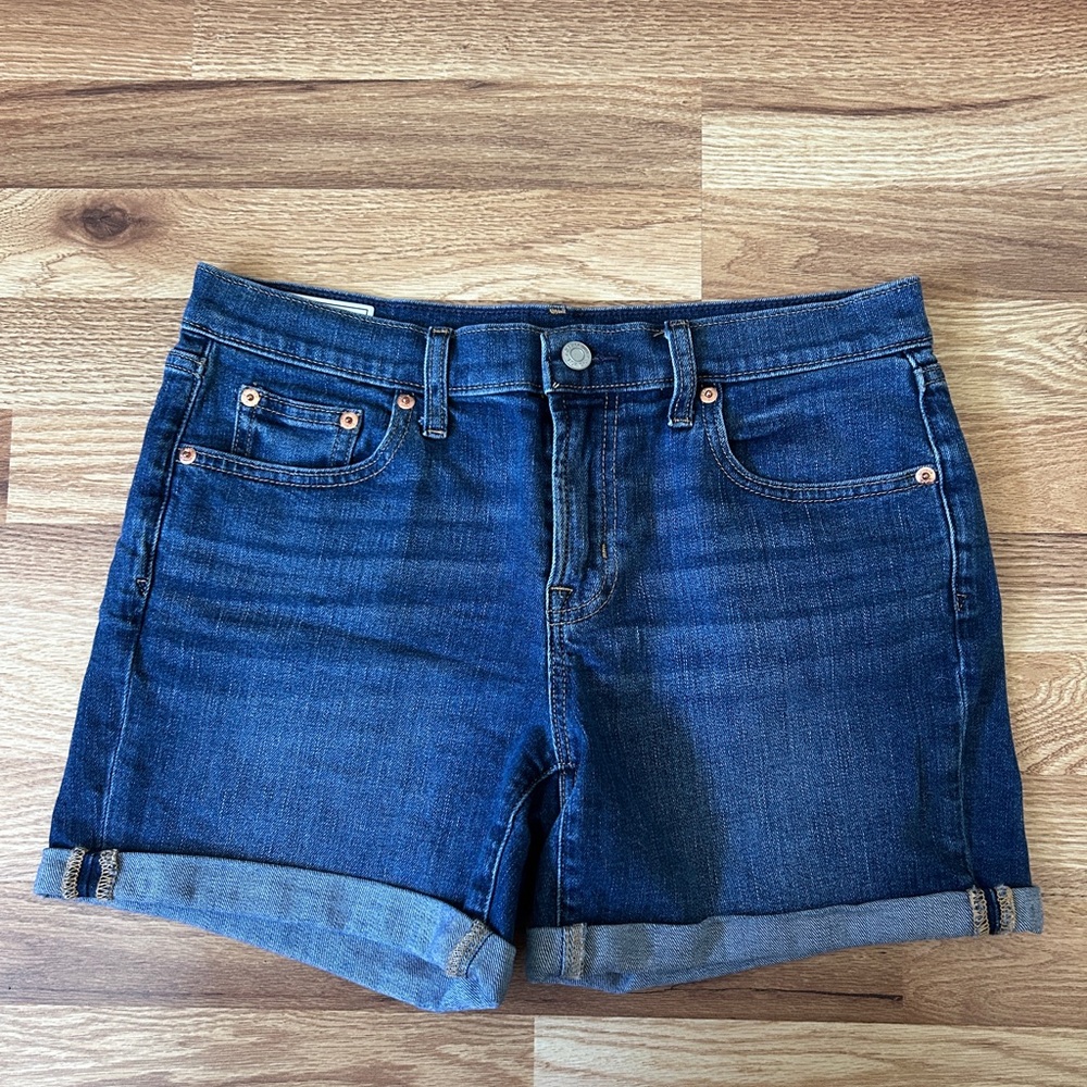 GAP size 27/4 Mid Wash Jean Shorts.